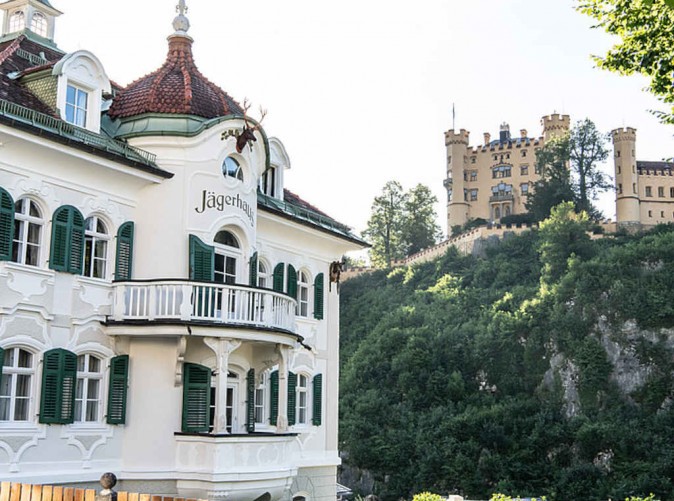 031_Schoene-Aussichten-Touristik-ameron-neuschwanstein-alpsee-resort-spa-alpenrose-aussenansicht-jaegerhaus-hohenschwangau_1e100e9452